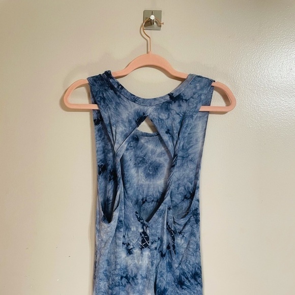 INTERI Open Back Pattern Gym Top - Picture 9 of 10